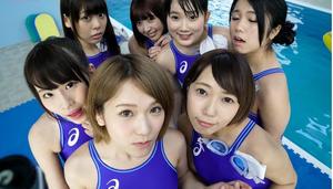 【水着姿痴女JK達のハーレム動画】プールの授業中にJK達が男を誘惑し、淫語を発しながら手コキ→フェラ連発