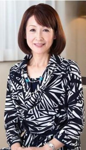 【素人美魔女のエロインタビュー動画】スレンダーな熟女が照れながらもエロインタビューに応えスレンダーボディ披露