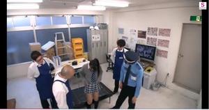 【万引きを疑われた女子高生が店員たちに無理やり犯される】真面目そうなスレンダー美乳美少女が裸にされ強制折檻