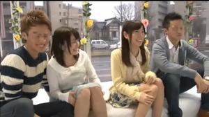 【マジックミラー号】JDカップル2組がマジックミラー号乗車で彼氏を変えて愛撫→挿入と彼氏よりも感じてしまうJD達